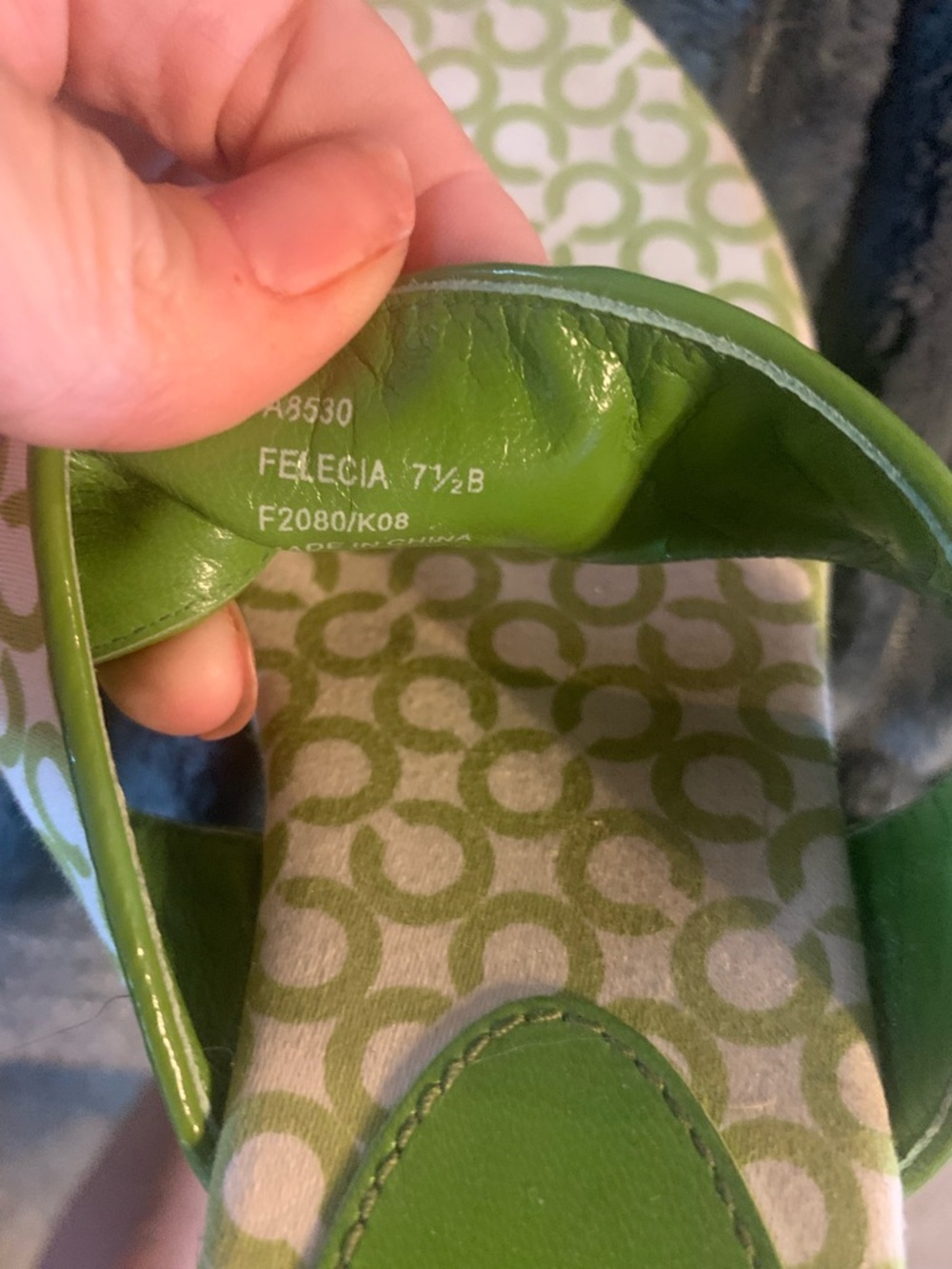 Coach women’s Green Signature Print Thong Sandals Felecia - Picture 7 of 7
